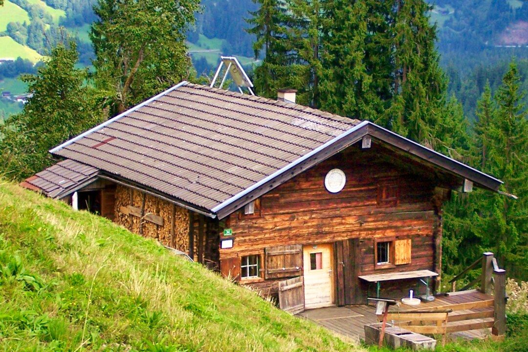 Die Almhütte der Ortsgruppe Wasserburg im Tirol ist ein Haus mit fantastischer Aussicht.