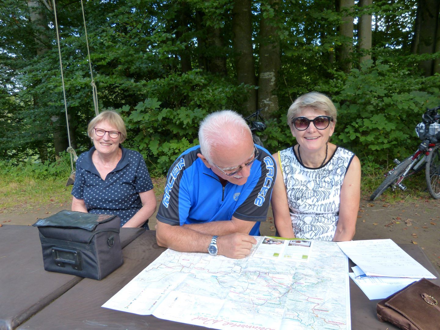 Viele Naturfreunde der Ortsgruppe Wasserburg waren zum Tag der offenen Tuer am Paterhaeusl mit dem Radl da